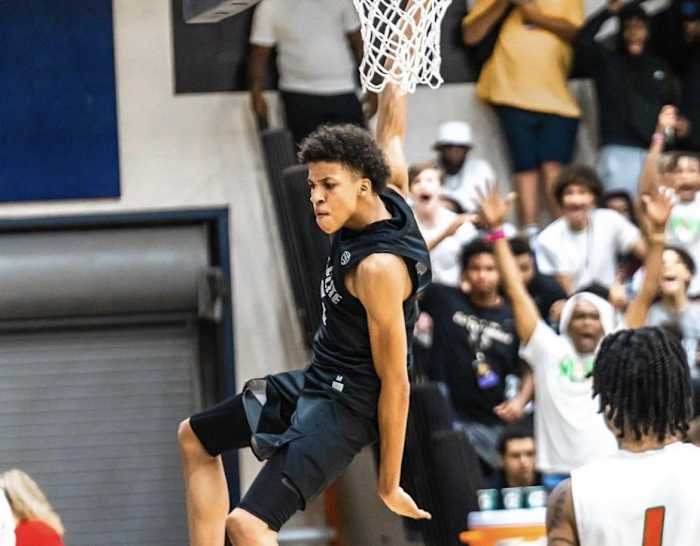 Combo guard Cameron Carr schedules an official visit to the Virginia men's basketball program.